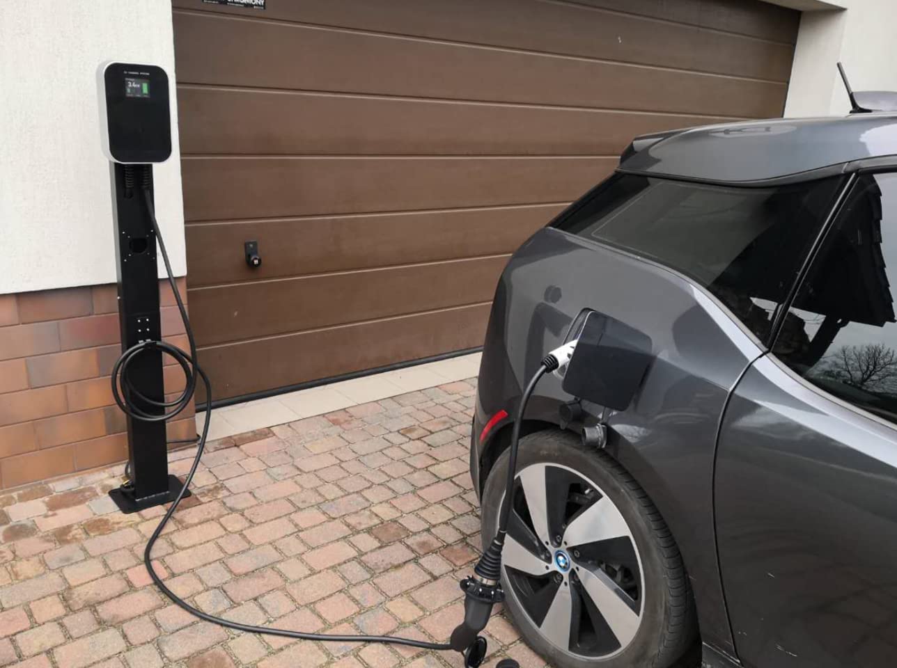 Mit Wallbox für Balkonkraftwerk das EAuto laden, Infos, Installation, Preise